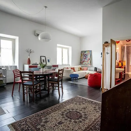 15 Minutes Walk To The - Casa Oikia Apartment *
