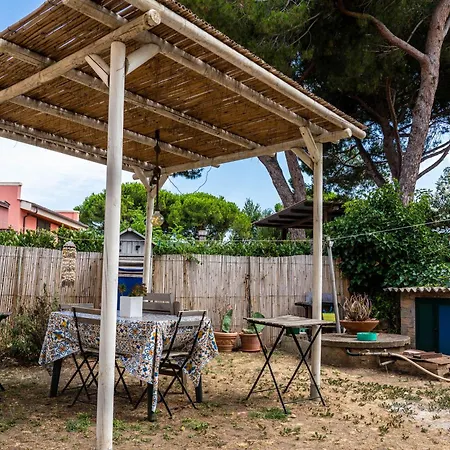 15 Minutes Walk To The - Casa Oikia
